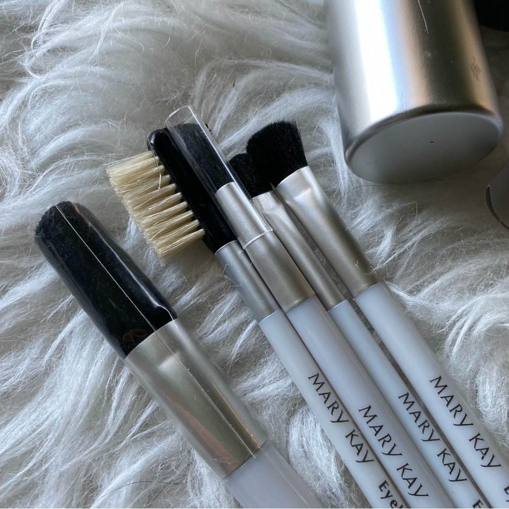 ๐ค5/$20 Mary Kay Makeup Brush Set - Picture 3 of 7